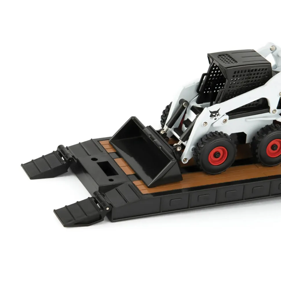ERTL 1:32 Peterbilt Semi with Lowboy Trailer and 2 Bobcat S450 Die-Cas