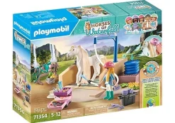 PLAYMOBIL Washing Station with Isabella and Lioness Playset