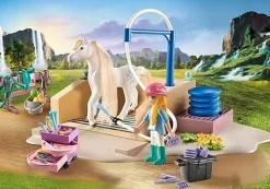 PLAYMOBIL Washing Station with Isabella and Lioness Playset