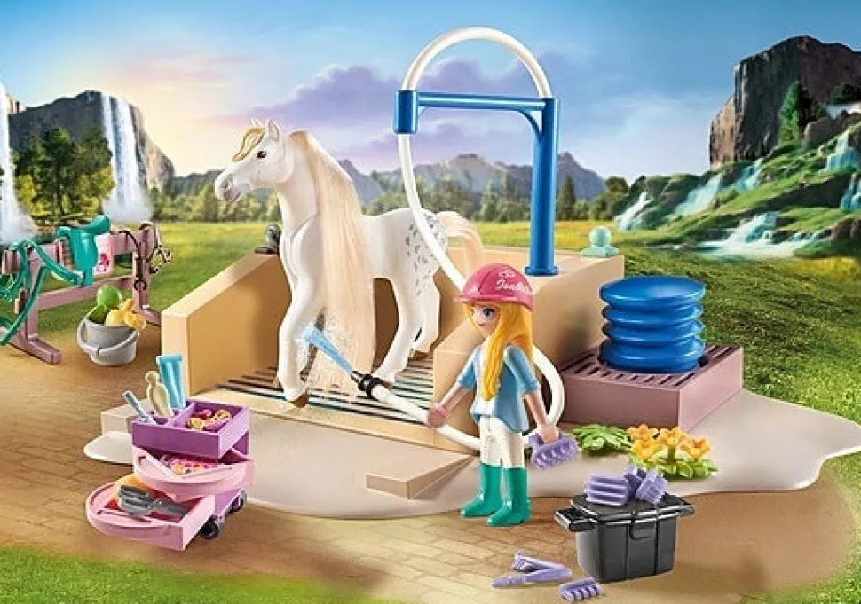 PLAYMOBIL Washing Station with Isabella and Lioness Playset