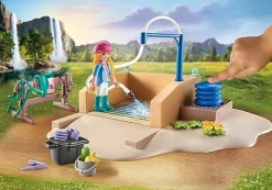 PLAYMOBIL Washing Station with Isabella and Lioness Playset