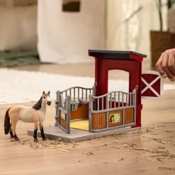 Schleich Farm World Ponybox with Mustang Mare
